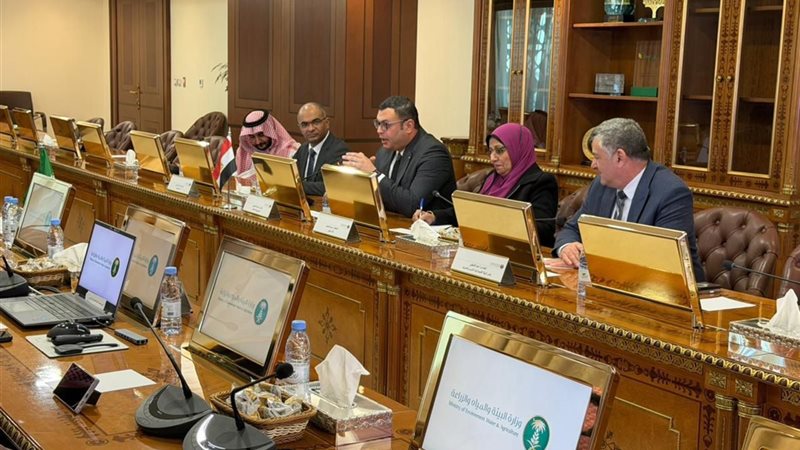 وزير الإسكان والمرافق