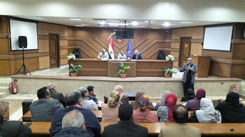 اجتماع موسع بالقاعة