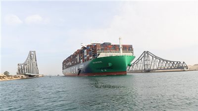 قناة السويس تشهد عبور سفينة الحاويات العملاقة CMA CGM SEINE
