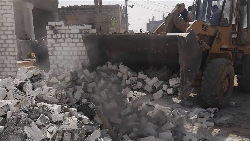 جانب من أعمال الإزالة،