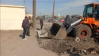 إزالة التعديات على أملاك الدولة بطريق 17 بإسكان دمياط الجديدة 