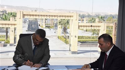 محافظ أسوان يعتمد نتيجة الشهادة الإعدادية بنسبة نجاح 78.40% (صور)