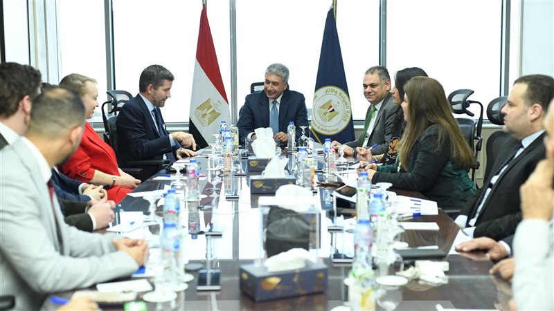 اجتماع وزير السياحة