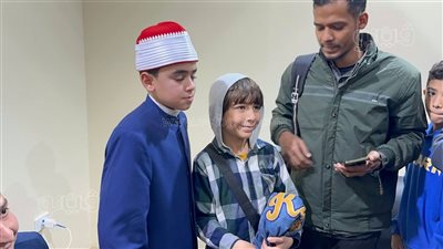 زحام حول متسابقي دولة التلاوة في معرض الكتاب بدورته الـ57 (فيديو)