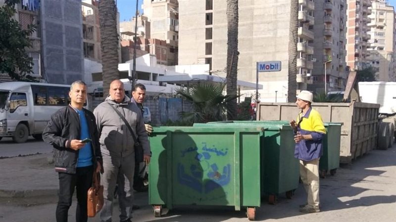 توزيع 55 حاوية مخلفات