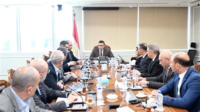 وزير الإسكان يبحث موقف تطوير وتشغيل الشواطئ بالعلمين الجديدة