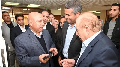 كامل الوزير: اتخاذ الإجراءات القانونية ضد أي منشأة صناعية تعمل دون تراخيص