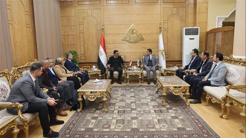 اجتماع بين جامعة