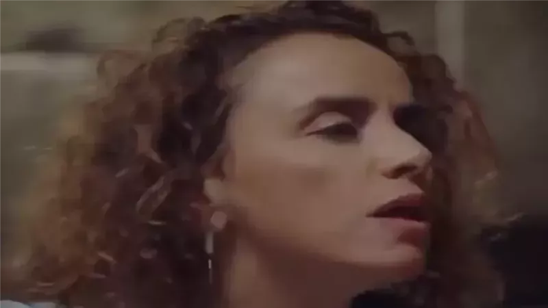 الفنانة علا رشدي