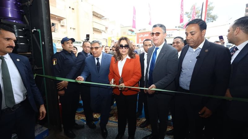 افتتاح منافذ السلع