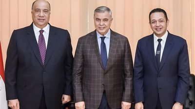 محافظ الإسكندرية يلتقي قيادات نادي الاتحاد السكندري 