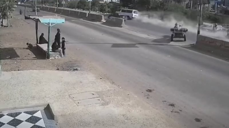 سائق كارو يتسبب في