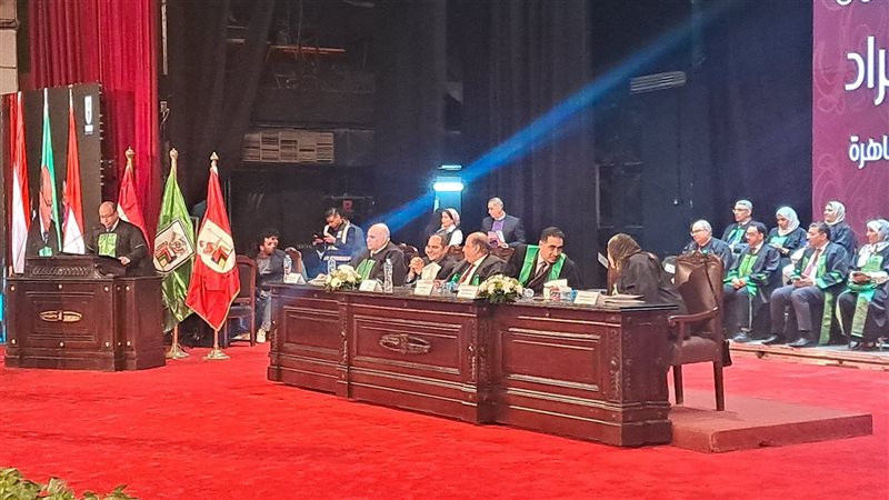 عميد قصر العيني خلال