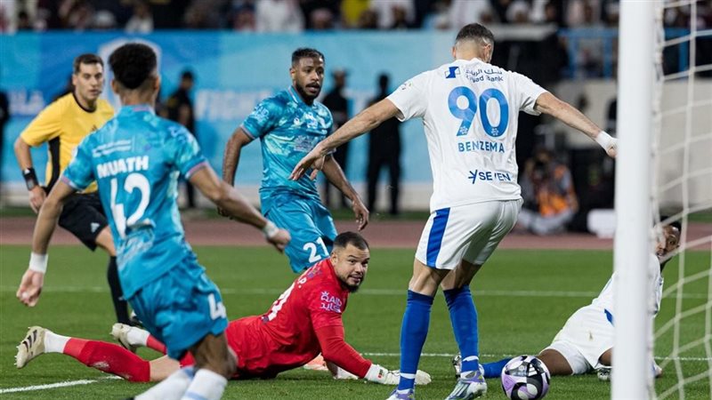 الهلال والأخدود 