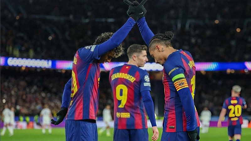 لاعبو برشلونة 
