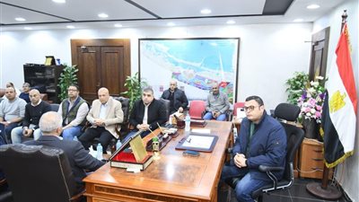 وزير الإسكان يتابع موقف تنفيذ المشروعات التنموية في 