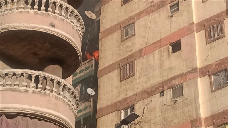 حريق هائل بعقار في
