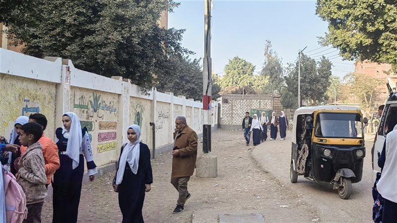 التوك توك لنقل الطلاب