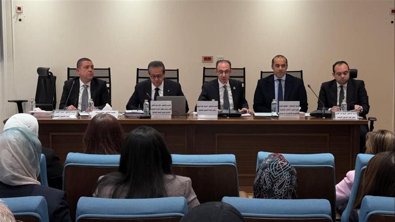 مناقشة خطة تطوير