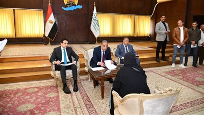 محافظ الفيوم يوجه بتوفير علاج على نفقة الدولة وفرص عمل للمواطنين