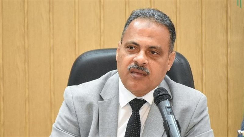 إحالة 9من العاملين