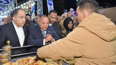 بتخفيضات 25%، محافظ بورسعيد يفتتح معرض 