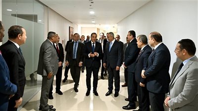 مدبولي يفاجئ موظفي مجلس الوزراء بجولة شكر وتحفيز بعد أداء الوزراء الجدد اليمين الدستورية