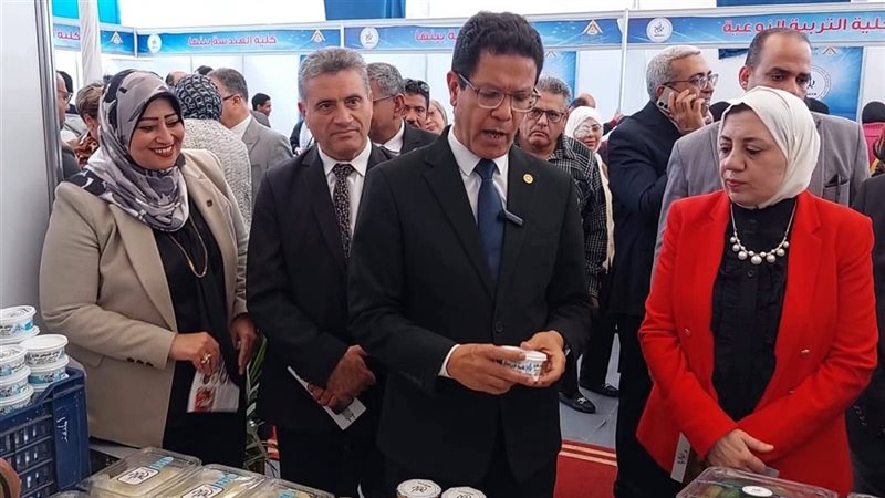 الجيزاوي يفتتح معرض