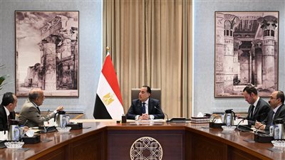 بعد تجديد الثقة، رئيس الوزراء يتابع مع وزير الكهرباء عددا من الملفات المهمة 
