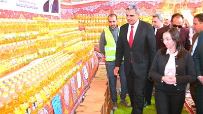 محافظ البحيرة تفتتح معرض 