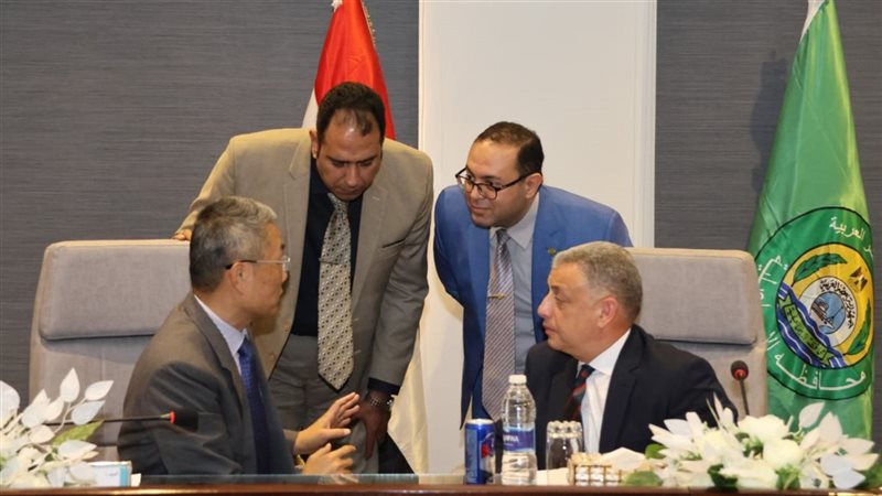 قنصل الصين ومحافظ