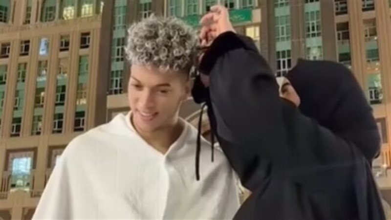  إمام عاشور وزوجته
