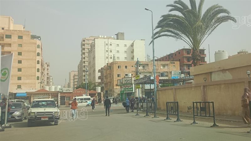 عاصفة ترابية تضرب