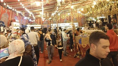 على كل شكل ولون، أكبر شوادر فوانيس رمضان بالمنصورة يتحول إلى 