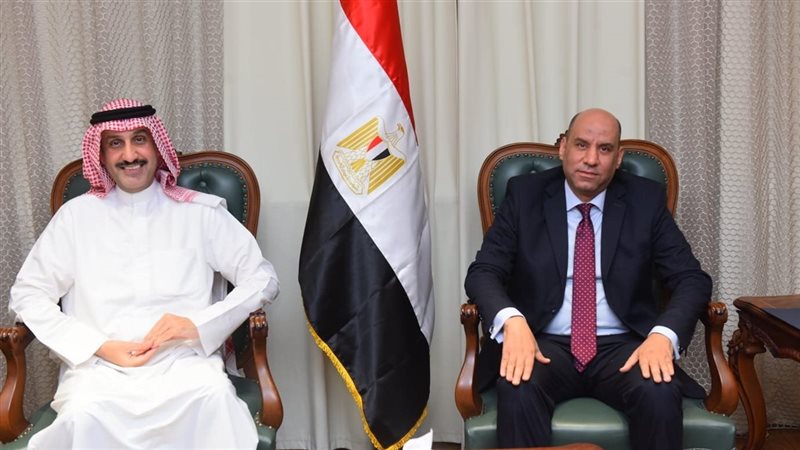 وزير العمل خلال استقبال