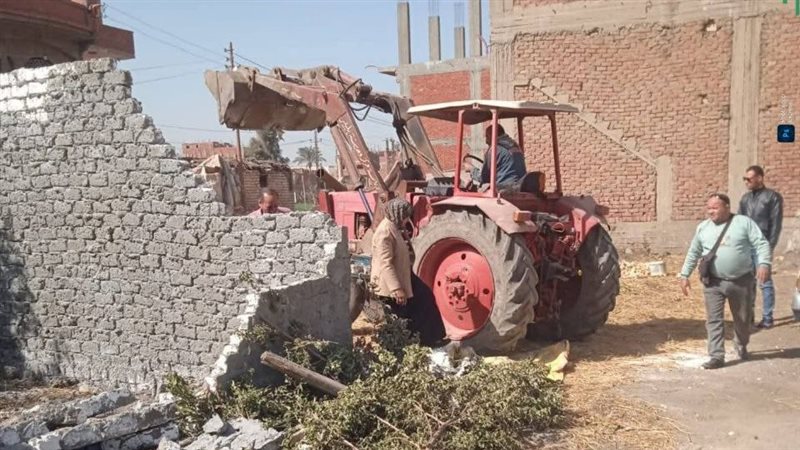 محافظ الشرقية إزالة ٦٠ حالة تعدي بالبناء المخالف على الأراضي