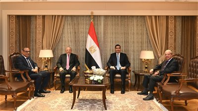 وزير الشباب والرياضة يستقبل رئيس الاتحاد المصري لكرة القدم
