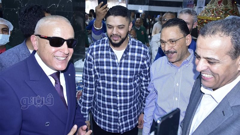 أثناء الافتتاح 