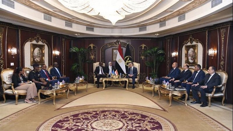 وزير الداخلية يبحث