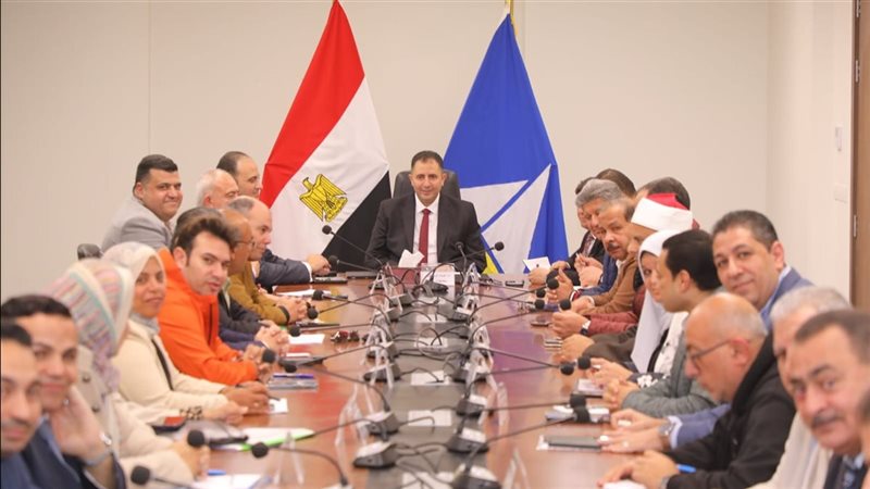 محافظ دمياط يلتقي