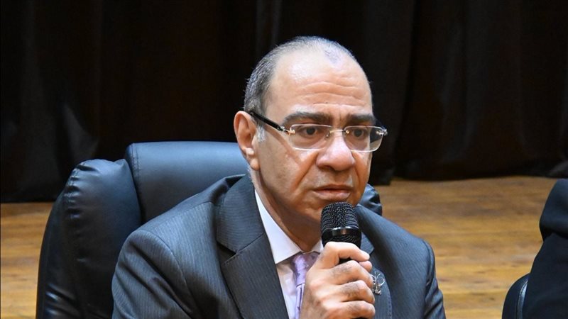 د. حسام حسني المدير