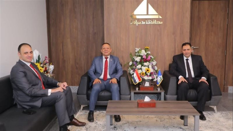 محافظ دمياط يستقبل
