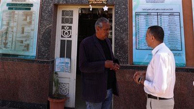 محافظ أسوان يتفقد المنشآت الصحية بمنظومة التأمين الشامل في المحمودية (صور)