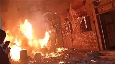 السيطرة على حريق في 5 أكشاك تجارية قرب السكة الحديد بكوم أمبو