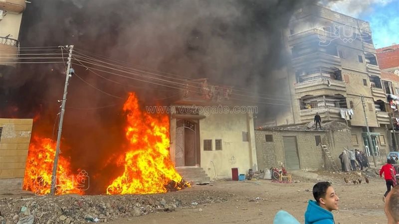 حريق هائل بمصنع لتدوير