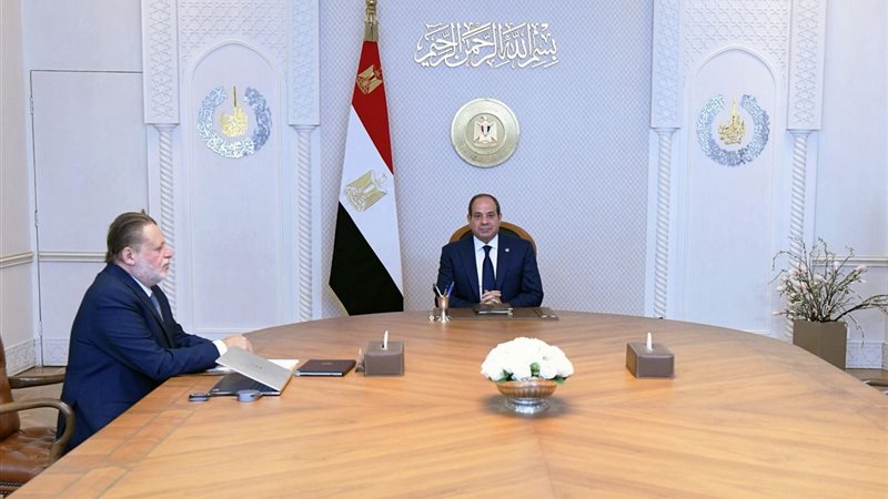 الرئيس السيسي ومحافظ