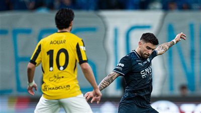 بـ10 لاعبين اتحاد جدة يخطف تعادلا مثيرا من الهلال في الدوري السعودي 