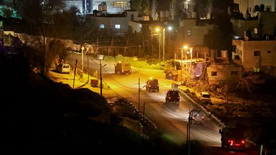 استشهاد شاب فلسطيني بنابلس وقوات الاحتلال تشن حملة اعتقالات واسعة بالضفة الغربية المحتلة