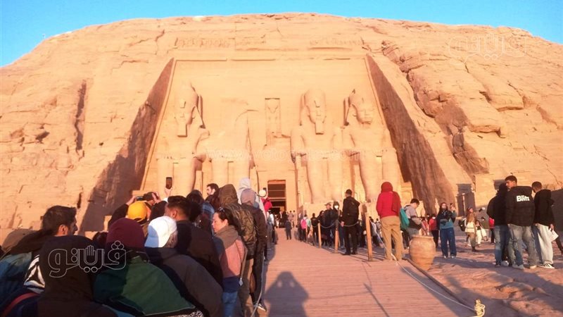 تعامد الشمس على تمثال