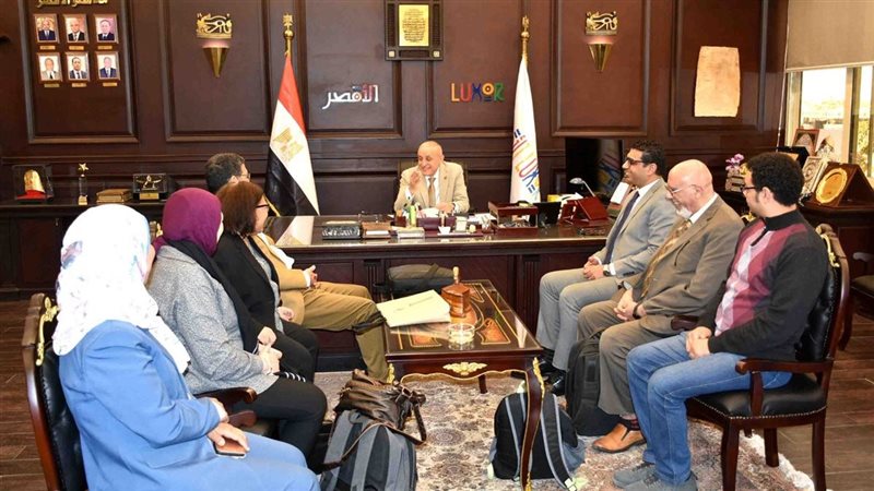 محافظ الأقصر يستقبل